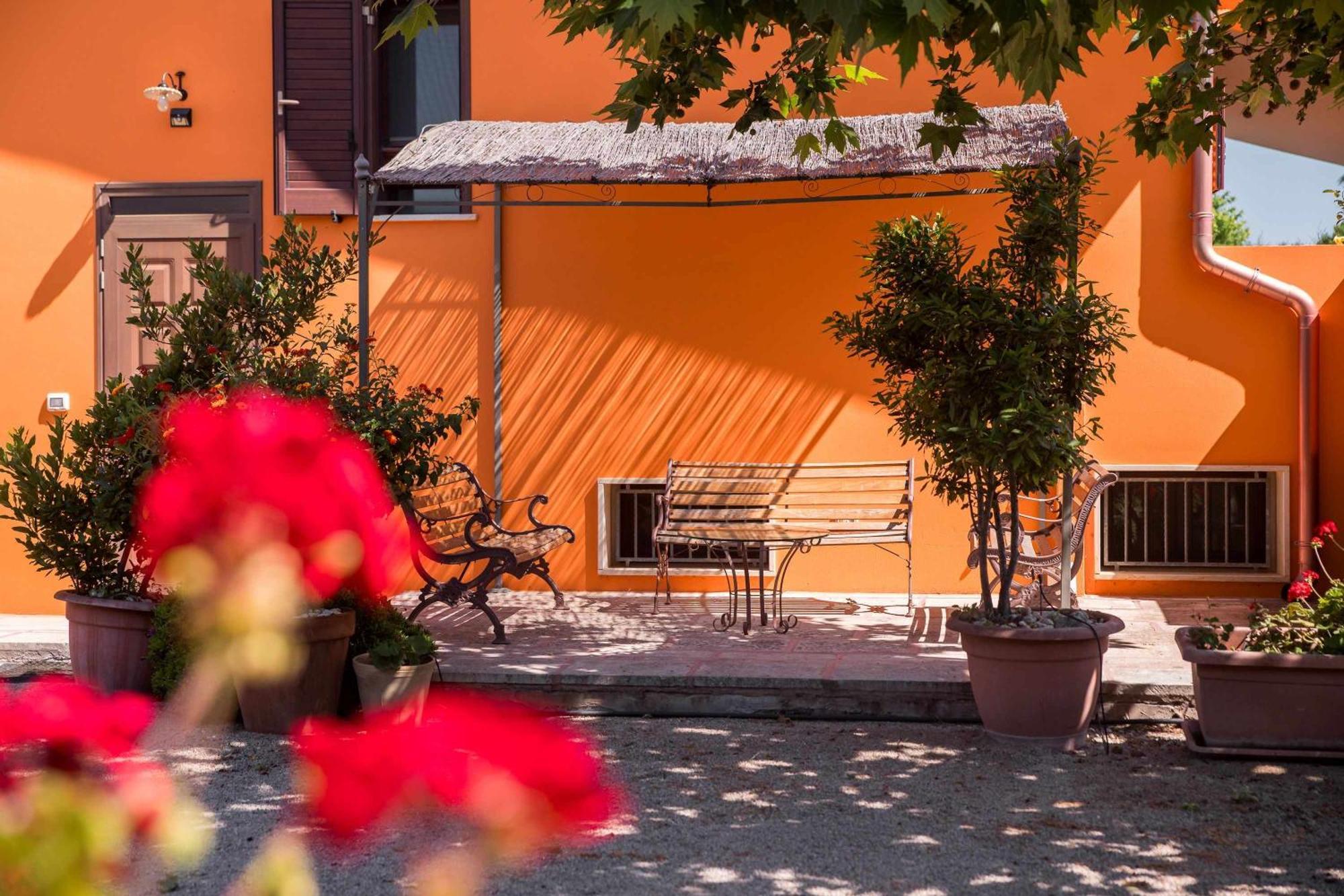 Villa Claudia By Vivimy Parabita Exteriör bild