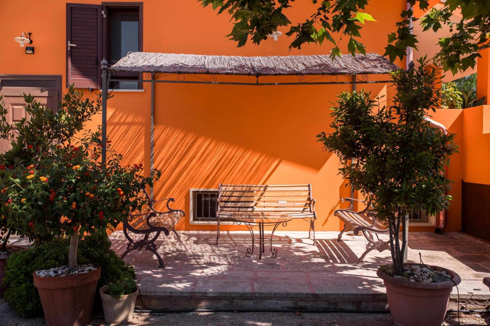 Villa Claudia By Vivimy Parabita Exteriör bild