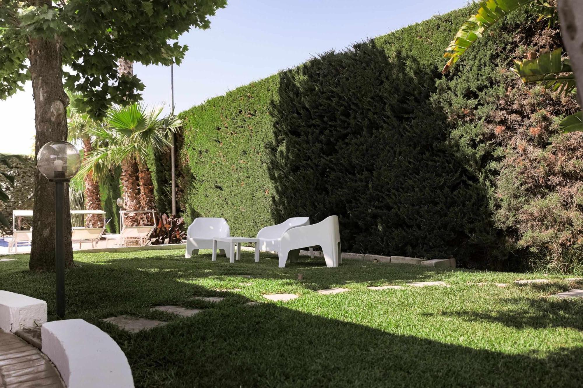 Villa Claudia By Vivimy Parabita Exteriör bild