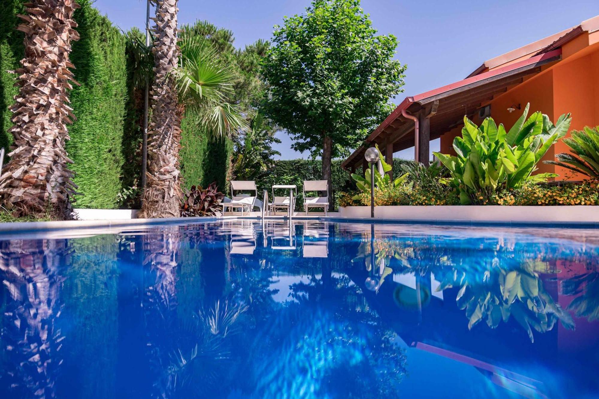 Villa Claudia By Vivimy Parabita Exteriör bild