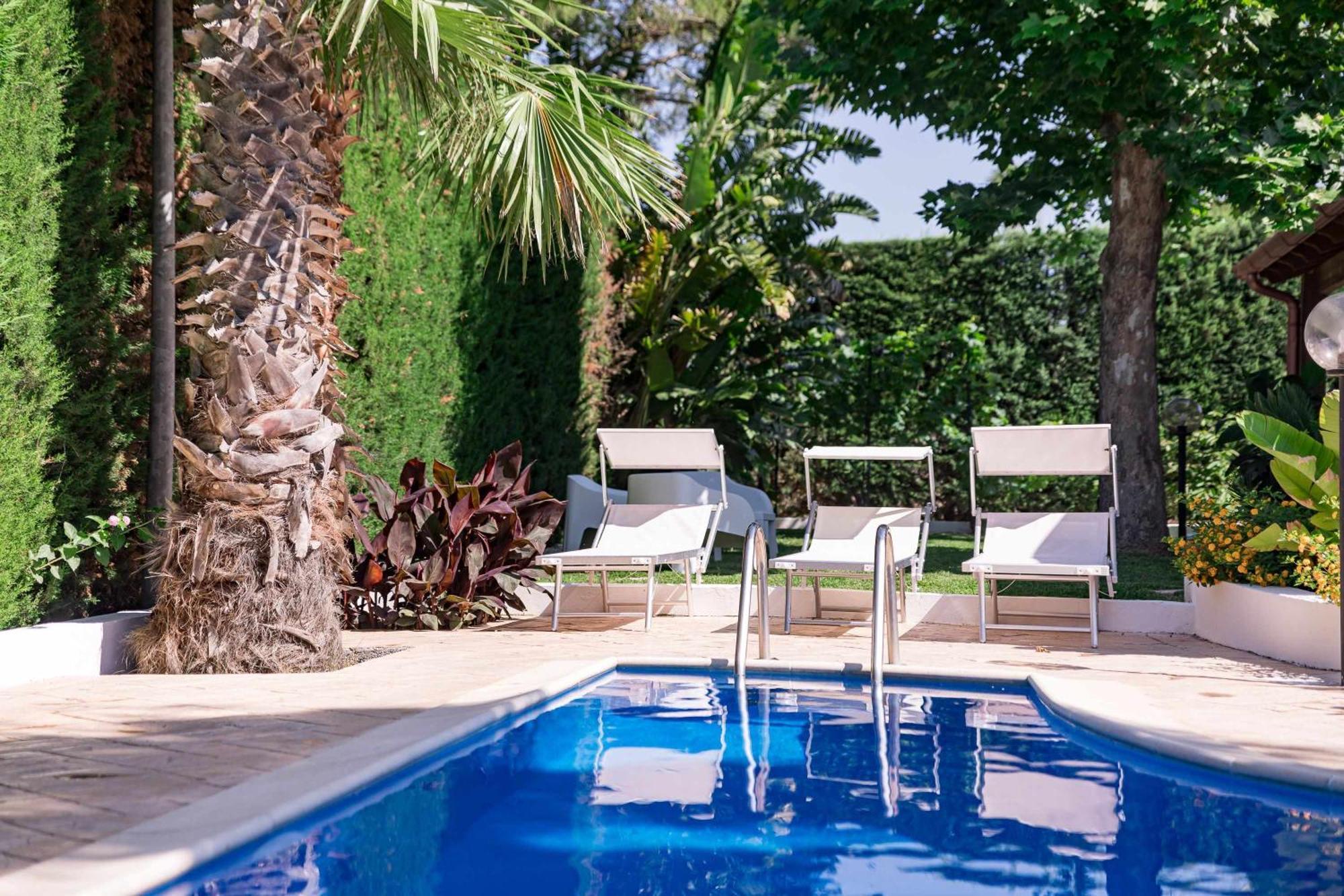 Villa Claudia By Vivimy Parabita Exteriör bild